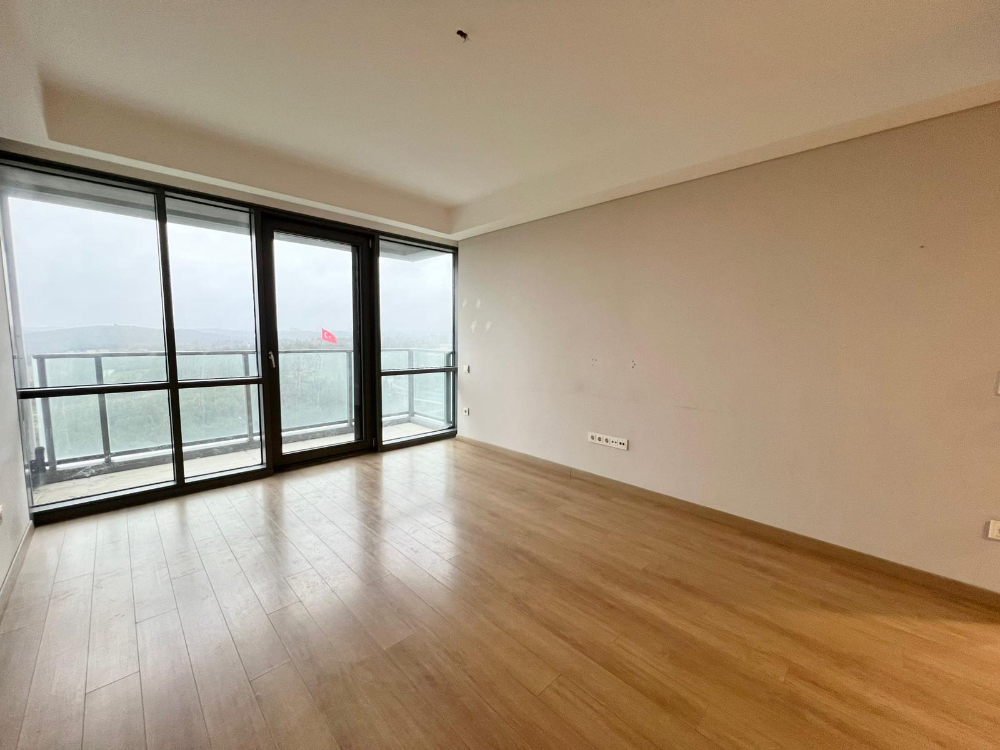 5.levent torunlarda satılık boş 1+1 yüksek kat 