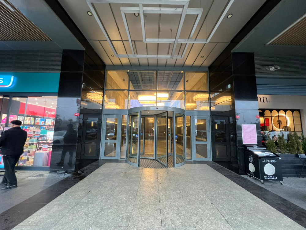 5.levent torunlarda satılık boş 1+1 yüksek kat 