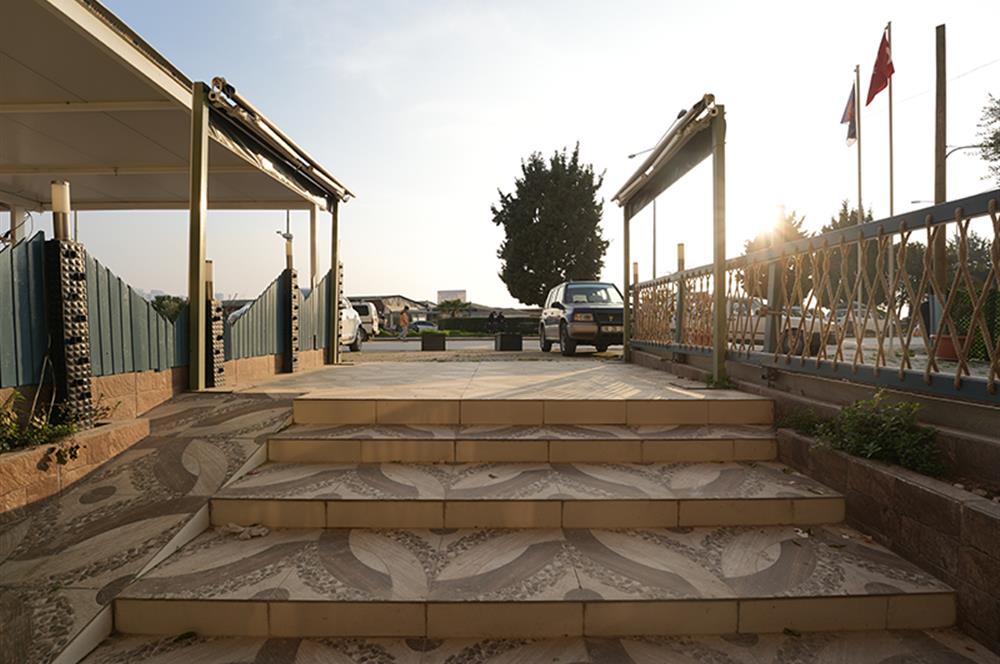 C21 Cius; Sahile Cephe Satılık Dükkan