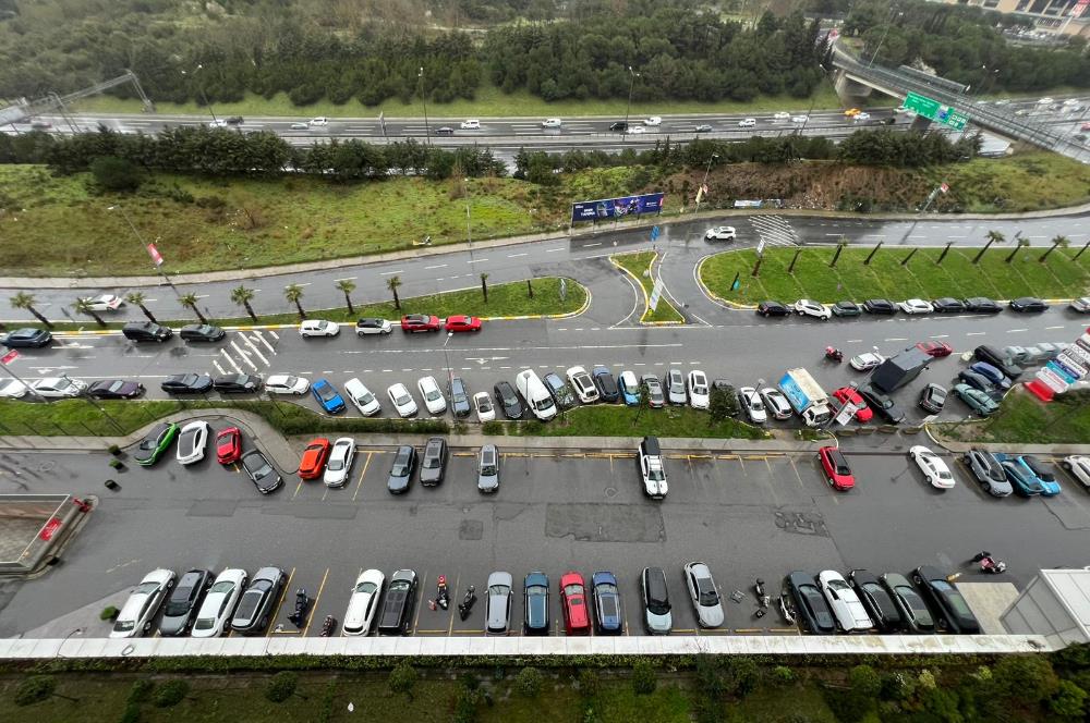 5.levent torunlarda satılık boş 1+1 yüksek kat 