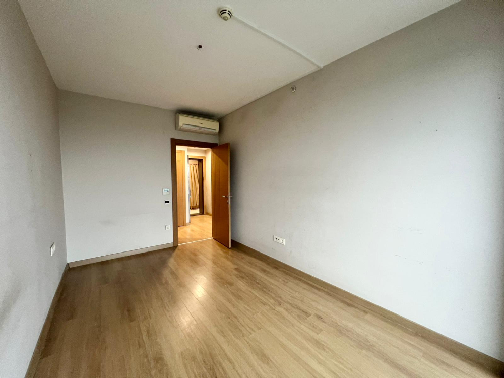 5.levent torunlarda satılık boş 1+1 yüksek kat 