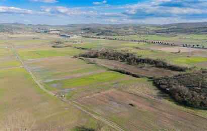 C21 LOCA GÖKÇEYAZI'DA HOBİ BAHÇESİNE UYGUN SÜPER TARLA
