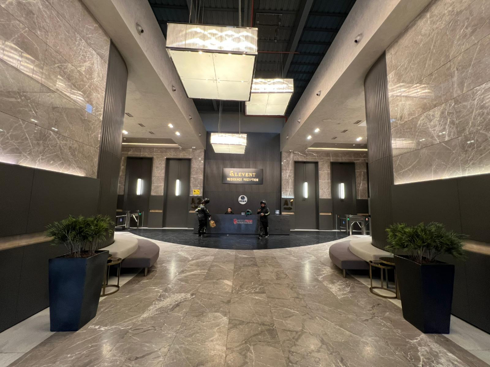 5.levent torunlarda satılık boş 1+1 yüksek kat 