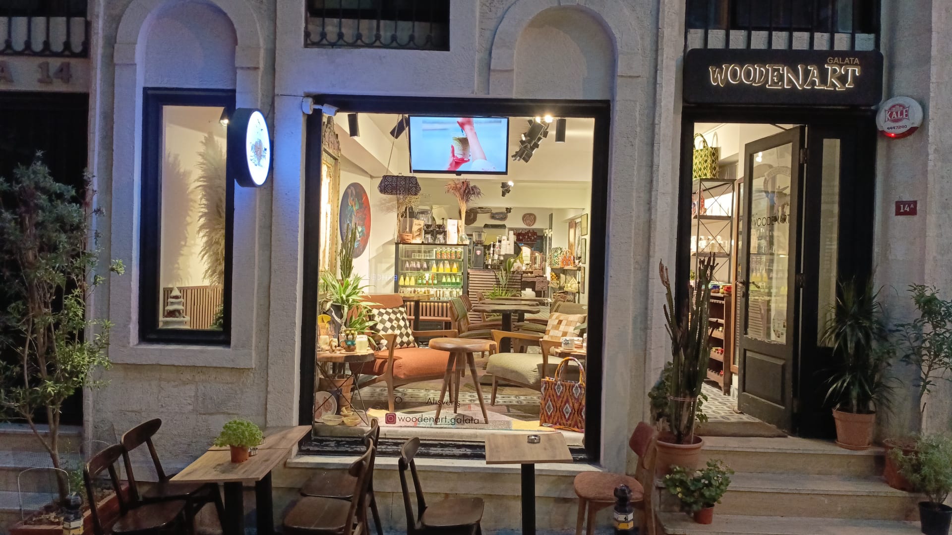 GALATA'DA DEVREN KİRALIK CAFE VE DESİNG STORE