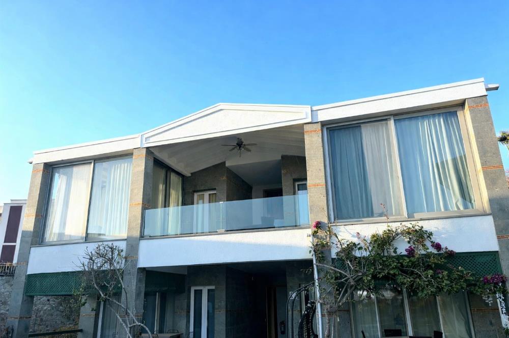 Asarlık'ta Deniz Manzaralı, 4.5+1 Üst Kat Denize Sıfır Daire 