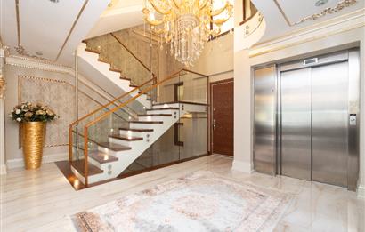 TUZLA MERCAN'DA DENİZ VE GÖL MANZARALI ÖZEL MİMARİLİ VİLLA