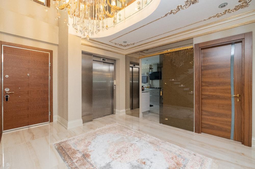 TUZLA MERCAN'DA DENİZ VE GÖL MANZARALI ÖZEL MİMARİLİ VİLLA