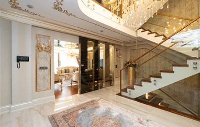 TUZLA MERCAN'DA DENİZ VE GÖL MANZARALI ÖZEL MİMARİLİ VİLLA