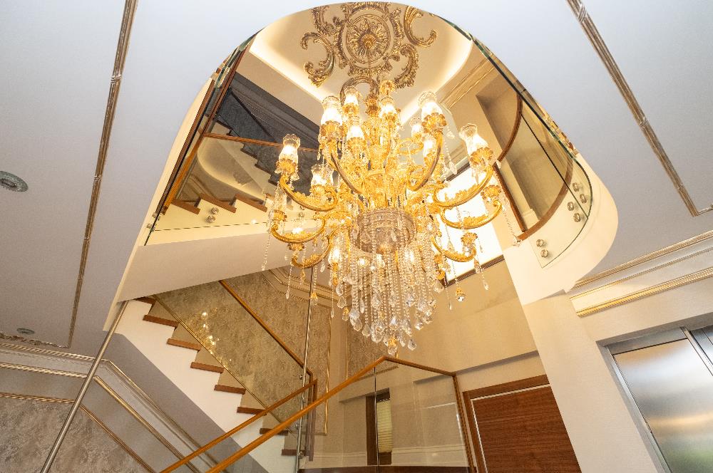 TUZLA MERCAN'DA DENİZ VE GÖL MANZARALI ÖZEL MİMARİLİ VİLLA