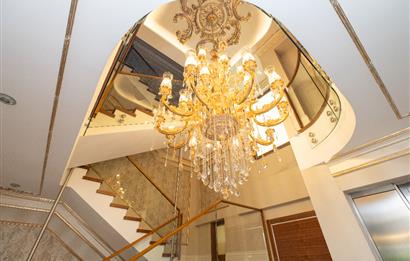 TUZLA MERCAN'DA DENİZ VE GÖL MANZARALI ÖZEL MİMARİLİ VİLLA