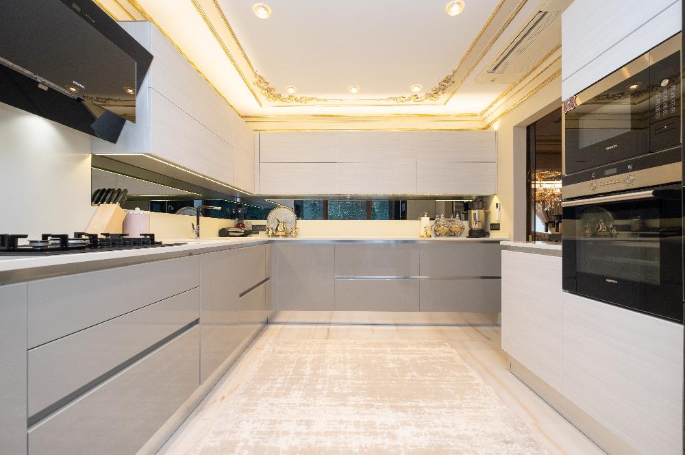 TUZLA MERCAN'DA DENİZ VE GÖL MANZARALI ÖZEL MİMARİLİ VİLLA