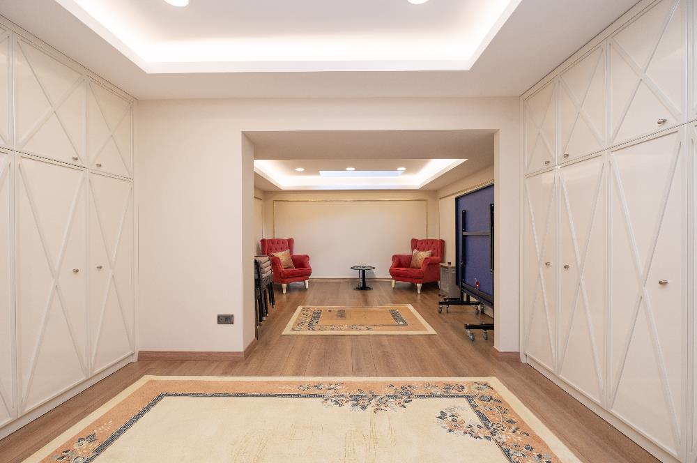 TUZLA MERCAN'DA DENİZ VE GÖL MANZARALI ÖZEL MİMARİLİ VİLLA