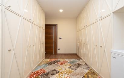 TUZLA MERCAN'DA DENİZ VE GÖL MANZARALI ÖZEL MİMARİLİ VİLLA