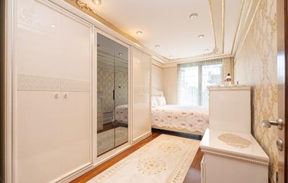 TUZLA MERCAN'DA DENİZ VE GÖL MANZARALI ÖZEL MİMARİLİ VİLLA