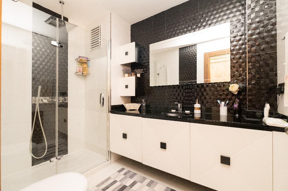 TUZLA MERCAN'DA DENİZ VE GÖL MANZARALI ÖZEL MİMARİLİ VİLLA