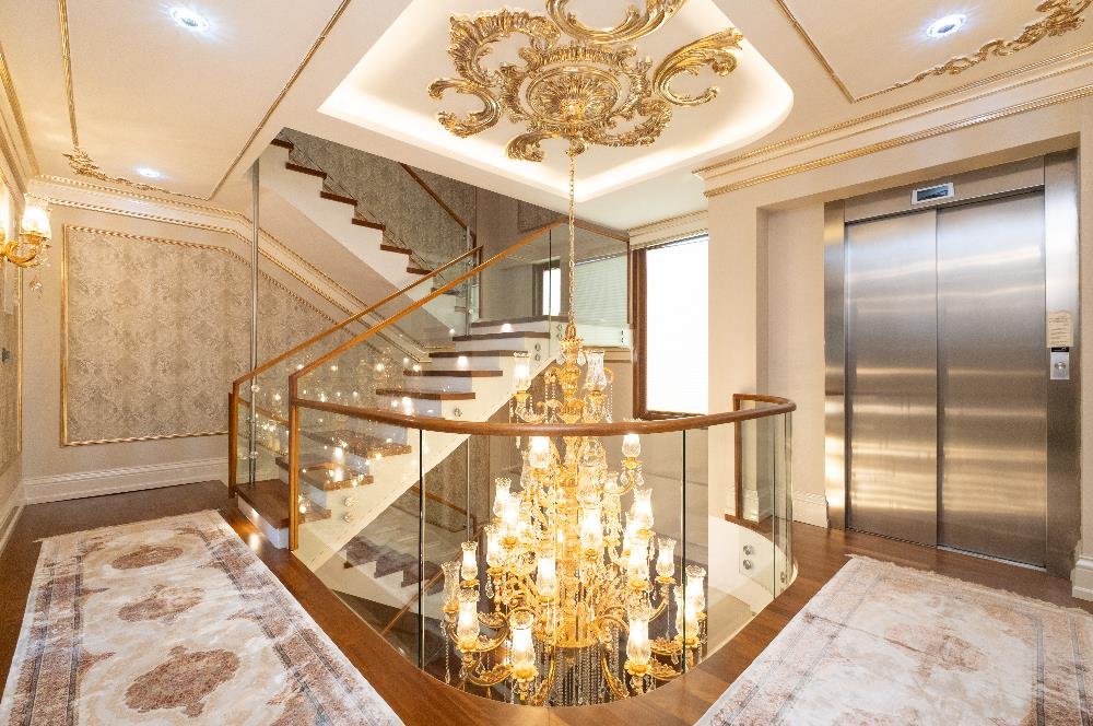 TUZLA MERCAN'DA DENİZ VE GÖL MANZARALI ÖZEL MİMARİLİ VİLLA