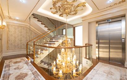 TUZLA MERCAN'DA DENİZ VE GÖL MANZARALI ÖZEL MİMARİLİ VİLLA