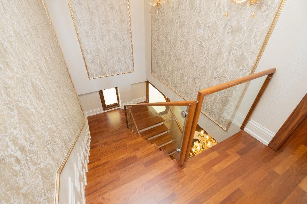 TUZLA MERCAN'DA DENİZ VE GÖL MANZARALI ÖZEL MİMARİLİ VİLLA