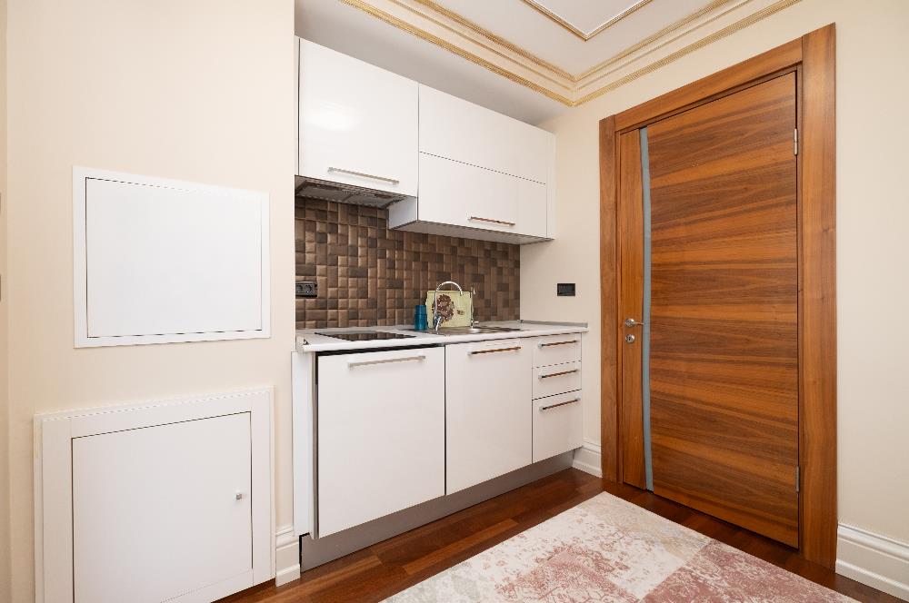 TUZLA MERCAN'DA DENİZ VE GÖL MANZARALI ÖZEL MİMARİLİ VİLLA