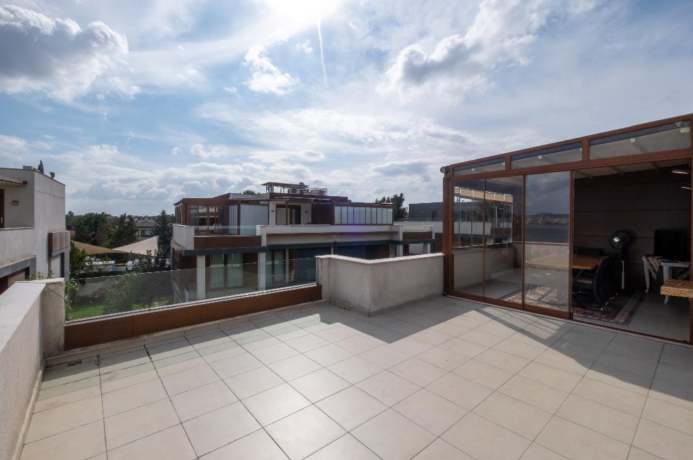 TUZLA MERCAN'DA DENİZ VE GÖL MANZARALI ÖZEL MİMARİLİ VİLLA