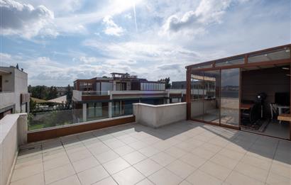 TUZLA MERCAN'DA DENİZ VE GÖL MANZARALI ÖZEL MİMARİLİ VİLLA