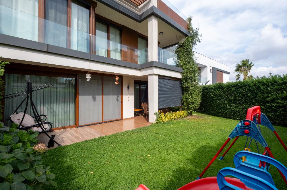 TUZLA MERCAN'DA DENİZ VE GÖL MANZARALI ÖZEL MİMARİLİ VİLLA