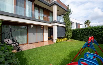 TUZLA MERCAN'DA DENİZ VE GÖL MANZARALI ÖZEL MİMARİLİ VİLLA