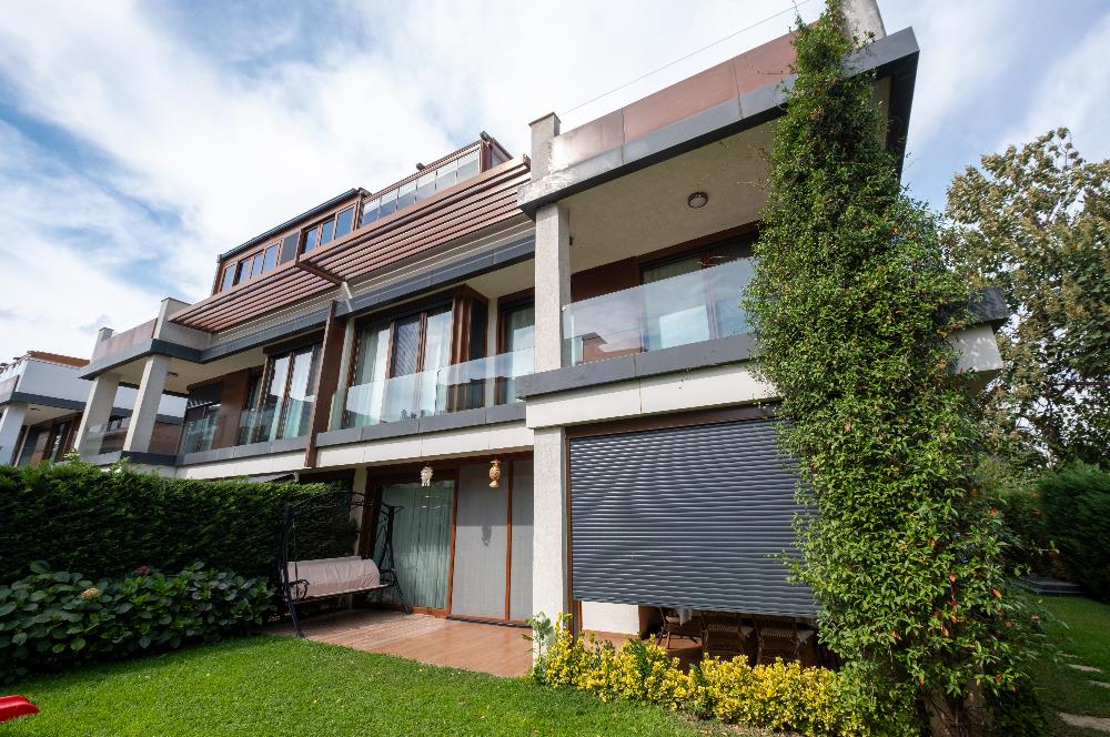 TUZLA MERCAN'DA DENİZ VE GÖL MANZARALI ÖZEL MİMARİLİ VİLLA