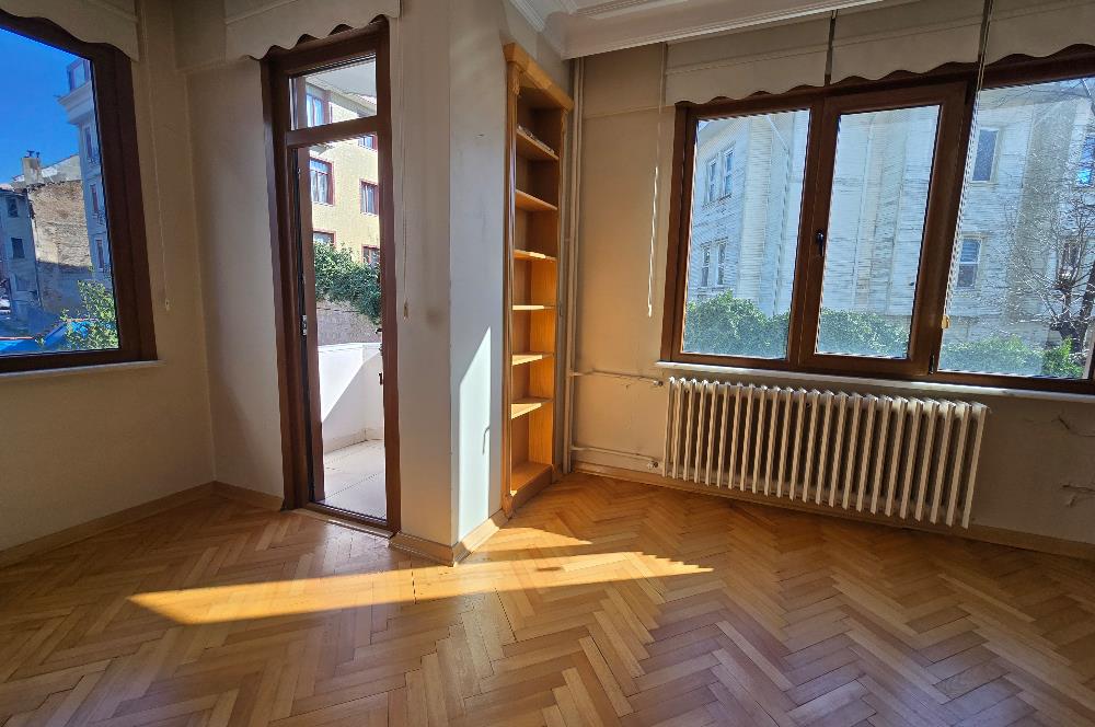 Üsküdar’ın Kalbinde, Kız Kulesi’ne Komşu Yaşam!