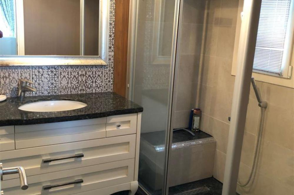 Asarlık'ta Deniz Manzaralı, 4.5+1 Üst Kat Denize Sıfır Daire 