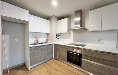 5.levent torunlarda satılık boş 1+1 yüksek kat 