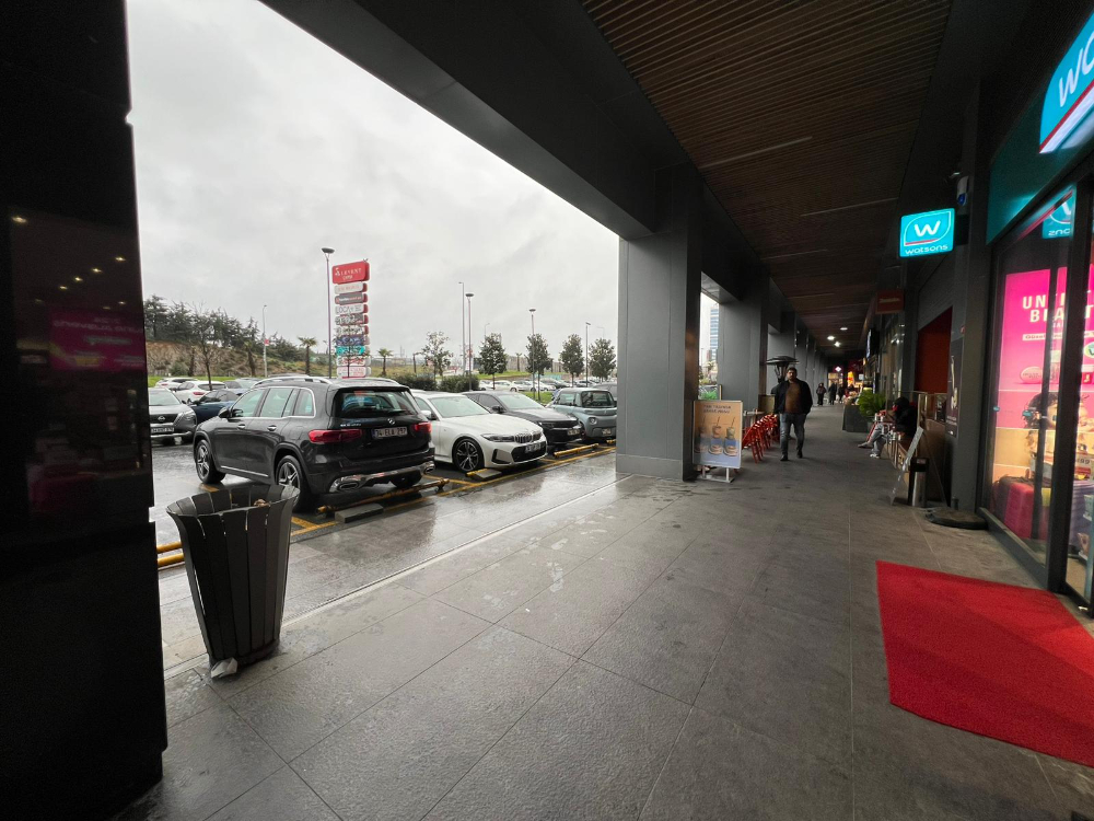 5.levent torunlarda satılık boş 1+1 yüksek kat 