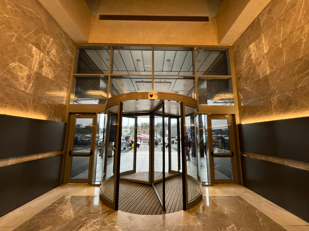 5.levent torunlarda satılık boş 1+1 yüksek kat 