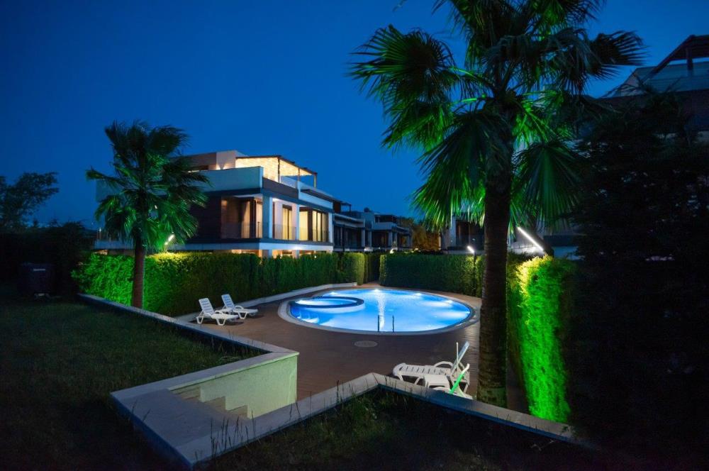 TUZLA MERCAN'DA DENİZ VE GÖL MANZARALI ÖZEL MİMARİLİ VİLLA