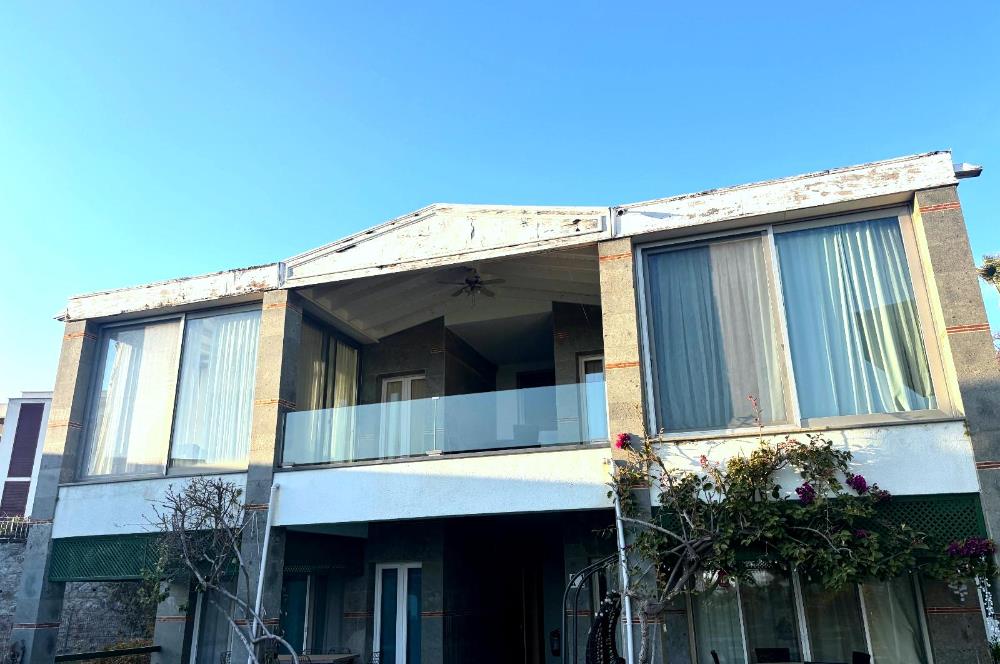 Asarlık'ta Deniz Manzaralı, 4.5+1 Üst Kat Denize Sıfır Daire 