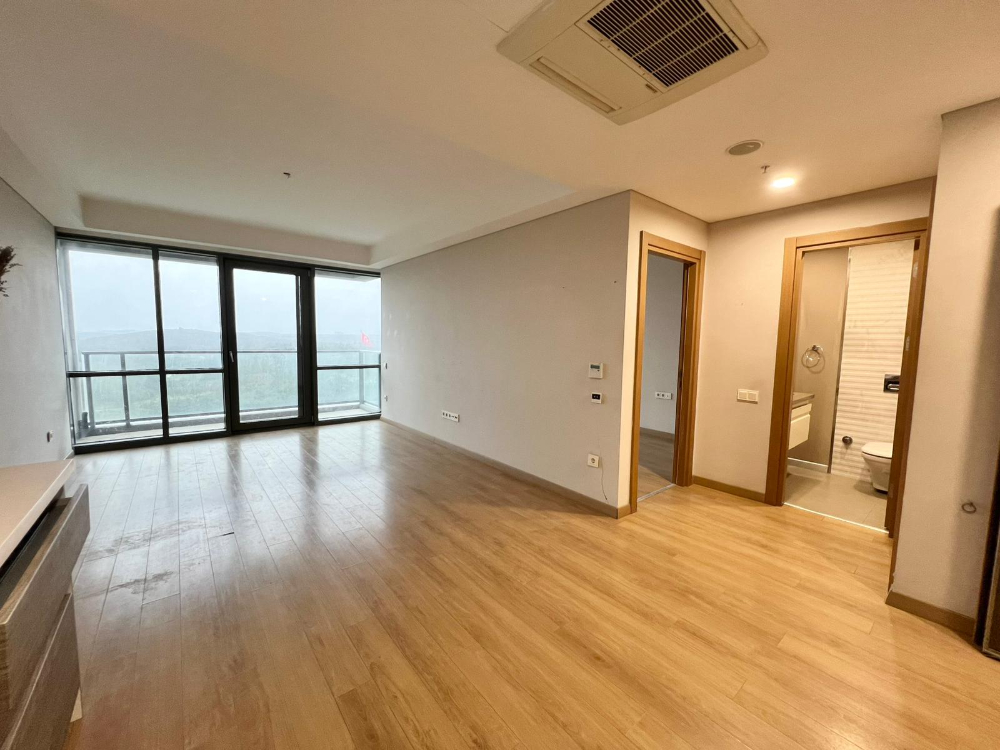 5.levent torunlarda satılık boş 1+1 yüksek kat 