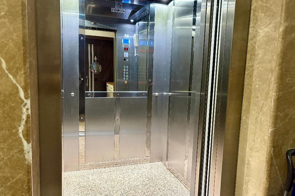 C21 LOCA'DAN ALTIEYLÜLDE SATILIK 2+1 DAİRE