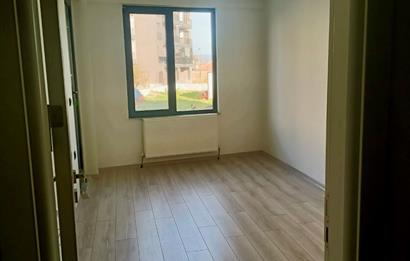 C21 LOCADAN BURHANİYEDE KONUM AVANTAJLI 2+1 KİRALIK DAİRE