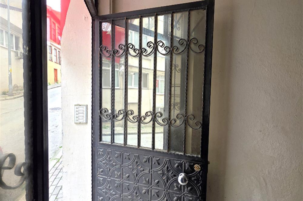 21 Cius; Satılık 1+1 Daire: Klima, Soba, Çelik Kapı, 60m² Net