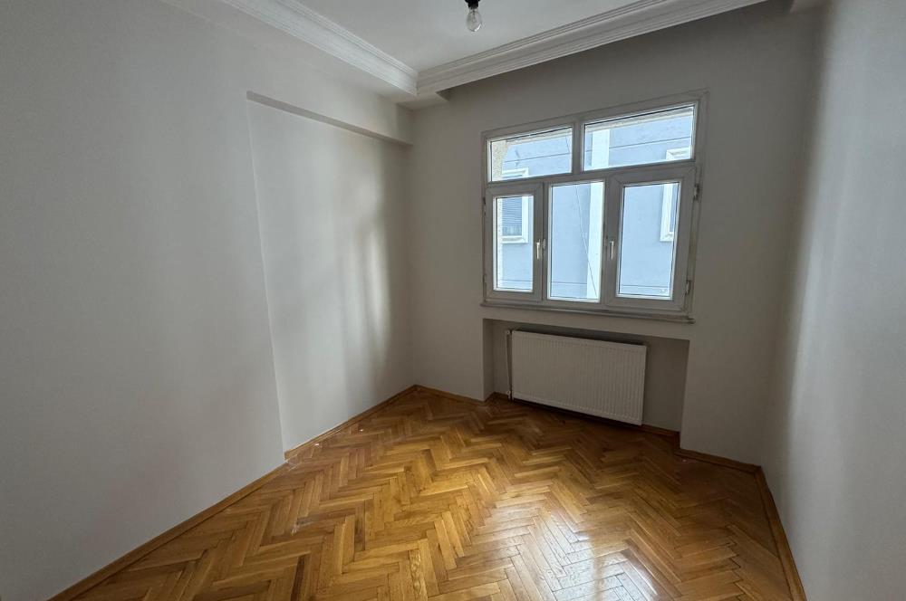 Zuhuratbaba'da Hastane Cepheli 3+1 Kapalı Otoparklı Satılık