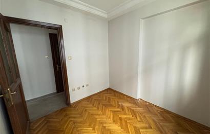 Zuhuratbaba'da Hastane Cepheli 3+1 Kapalı Otoparklı Satılık