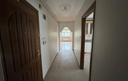 Zuhuratbaba'da Hastane Cepheli 3+1 Kapalı Otoparklı Satılık