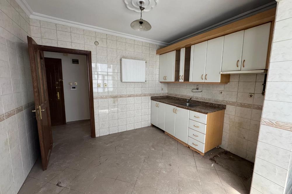 Zuhuratbaba'da Hastane Cepheli 3+1 Kapalı Otoparklı Satılık