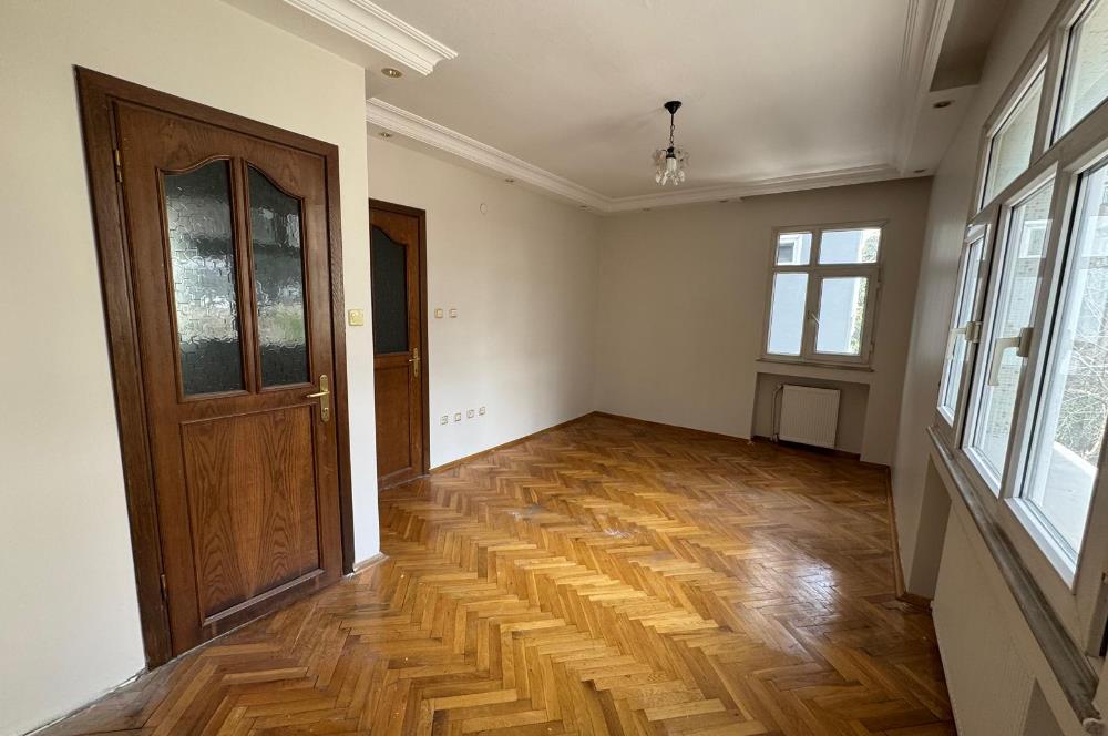 Zuhuratbaba'da Hastane Cepheli 3+1 Kapalı Otoparklı Satılık