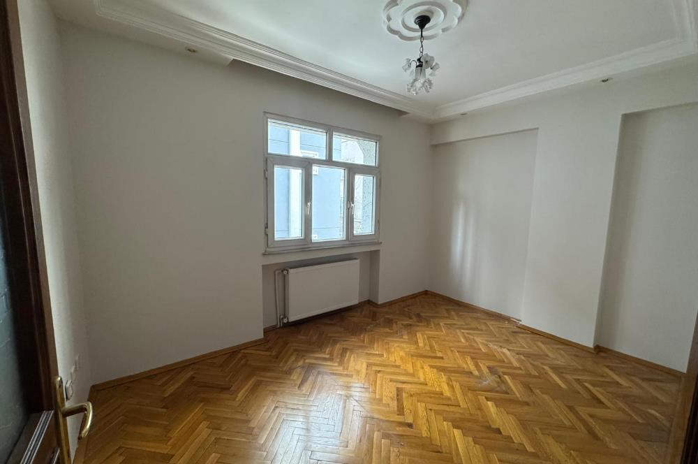 Zuhuratbaba'da Hastane Cepheli 3+1 Kapalı Otoparklı Satılık