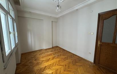 Zuhuratbaba'da Hastane Cepheli 3+1 Kapalı Otoparklı Satılık