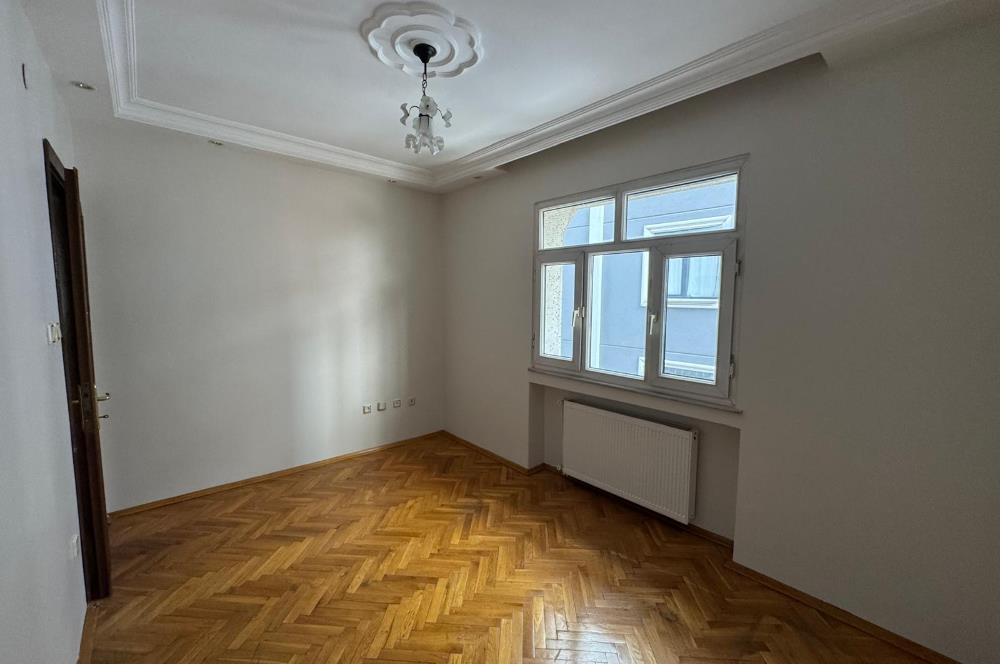 Zuhuratbaba'da Hastane Cepheli 3+1 Kapalı Otoparklı Satılık