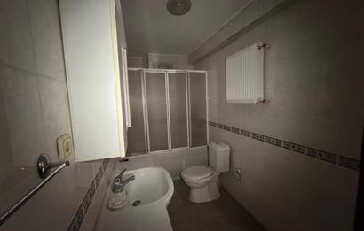 Zuhuratbaba'da Hastane Cepheli 3+1 Kapalı Otoparklı Satılık