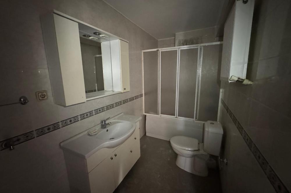 Zuhuratbaba'da Hastane Cepheli 3+1 Kapalı Otoparklı Satılık