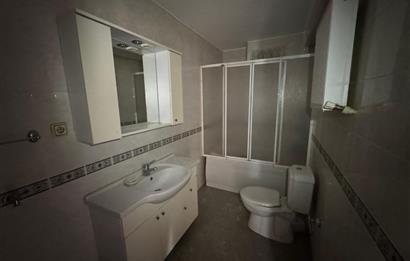 Zuhuratbaba'da Hastane Cepheli 3+1 Kapalı Otoparklı Satılık